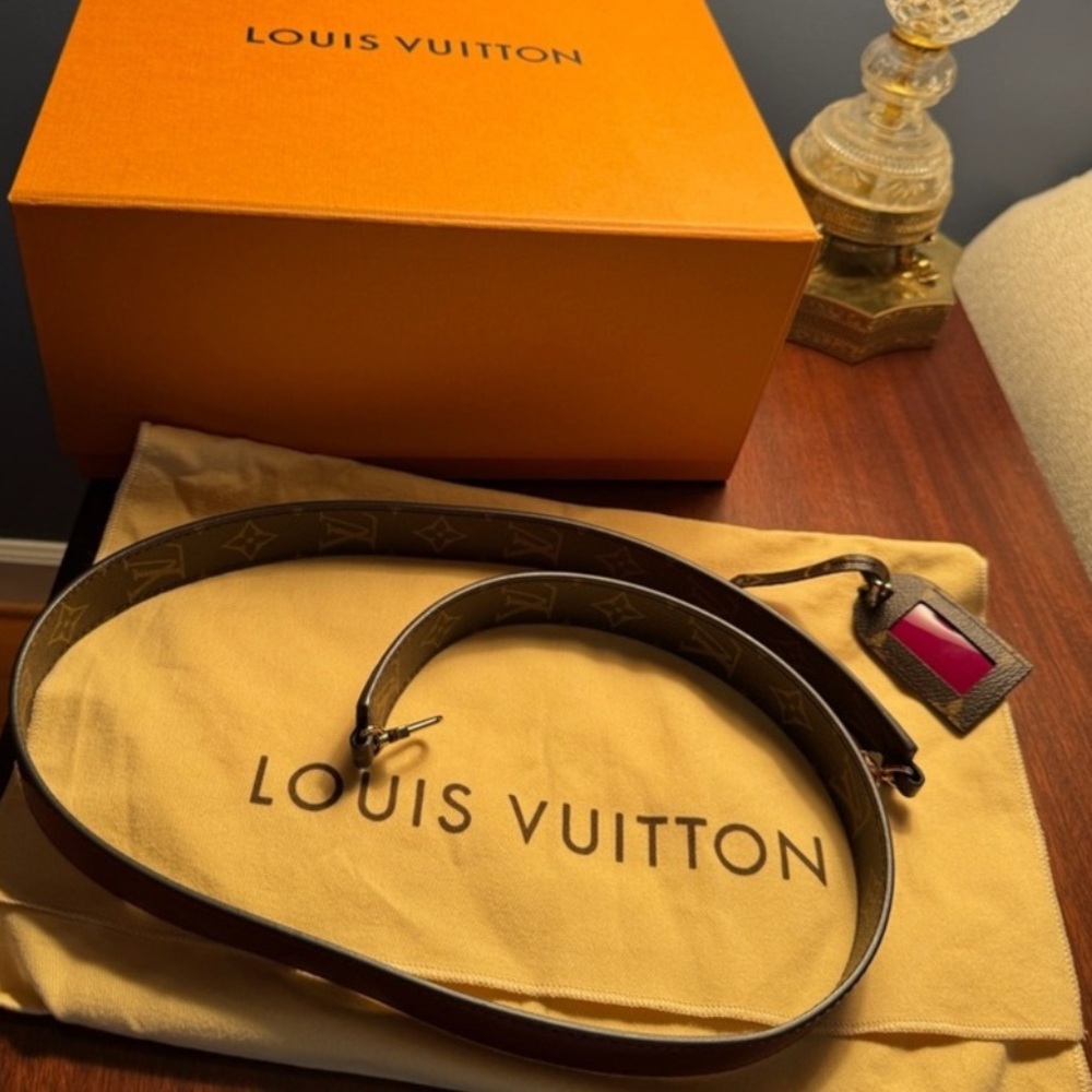 Louis Vuitton 2018 Vernis Miroir Alma BB satchel; Like New! - Picture 11 of 13
